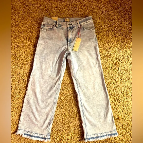 Alice and Olivia Lorrine Kick Flare Ankle Jeans - Picture 4 of 7